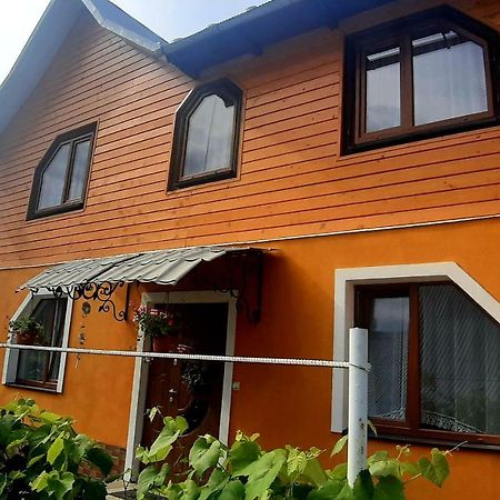 Guest House Karpaty Jaremtje Exteriör bild