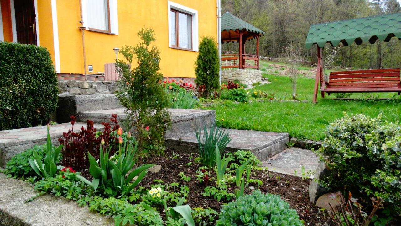 Guest House Karpaty Jaremtje Exteriör bild